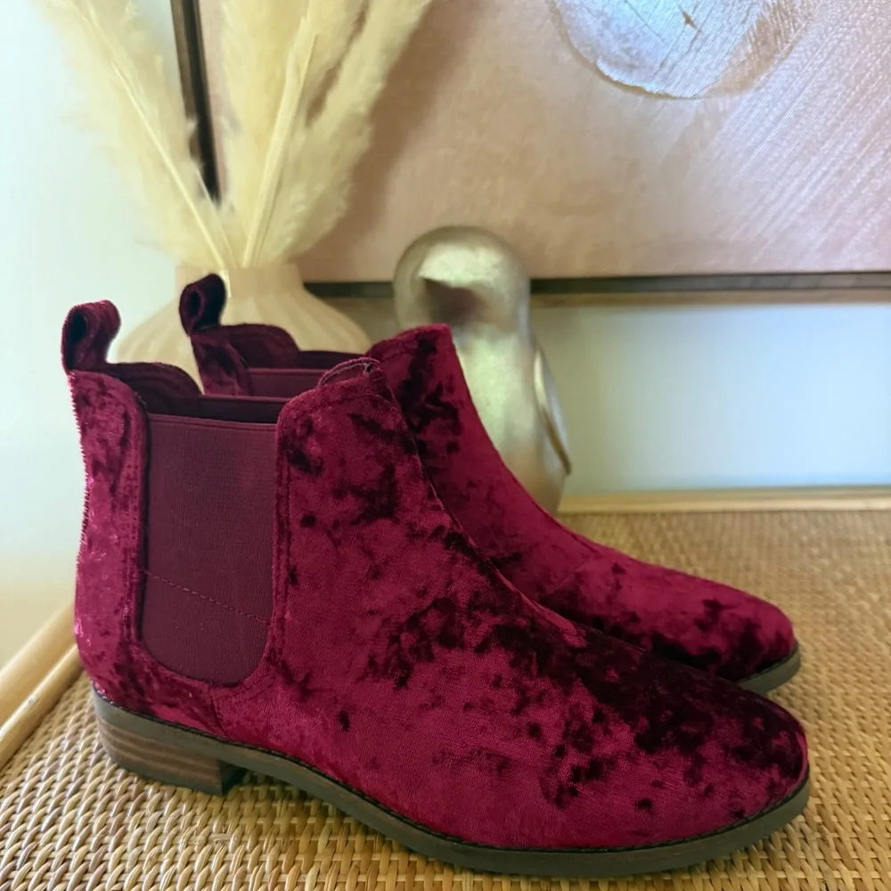 TOMS Womens Ella Chelsea Magenta Casual Boots Ankle Low Heel 1-2" Size 7 NWT - Picture 2 of 8